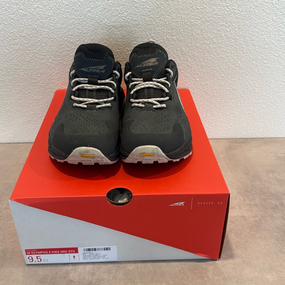 Altra 8.5 men’s gortex shoes